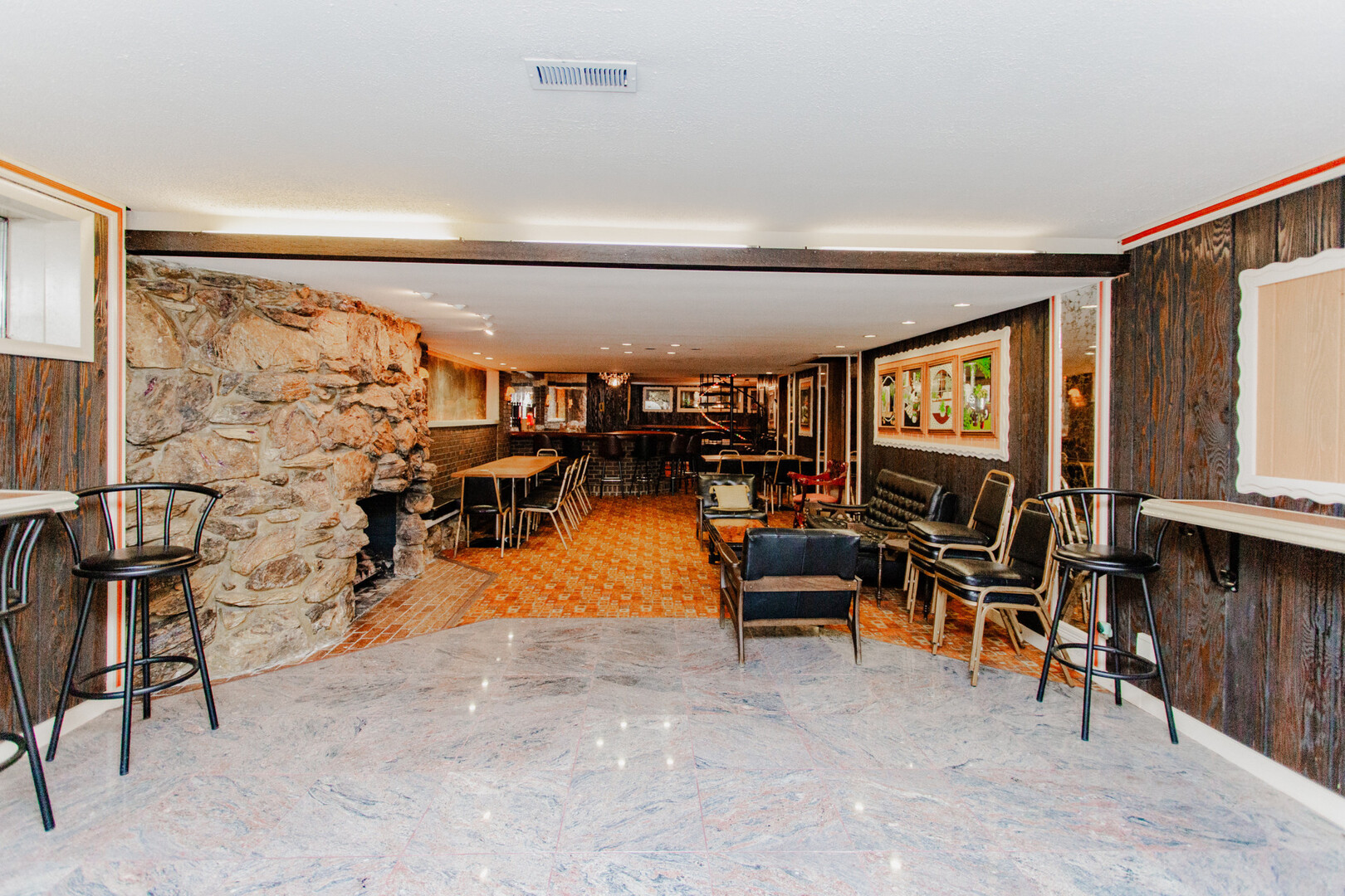 818 Brentwood Drive, Bensenville, IL 60106