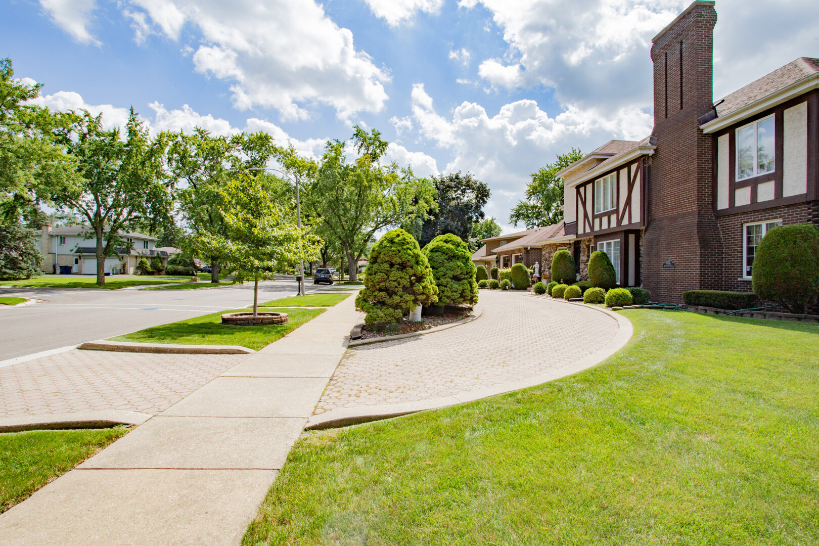 818 Brentwood Drive, Bensenville, IL 60106