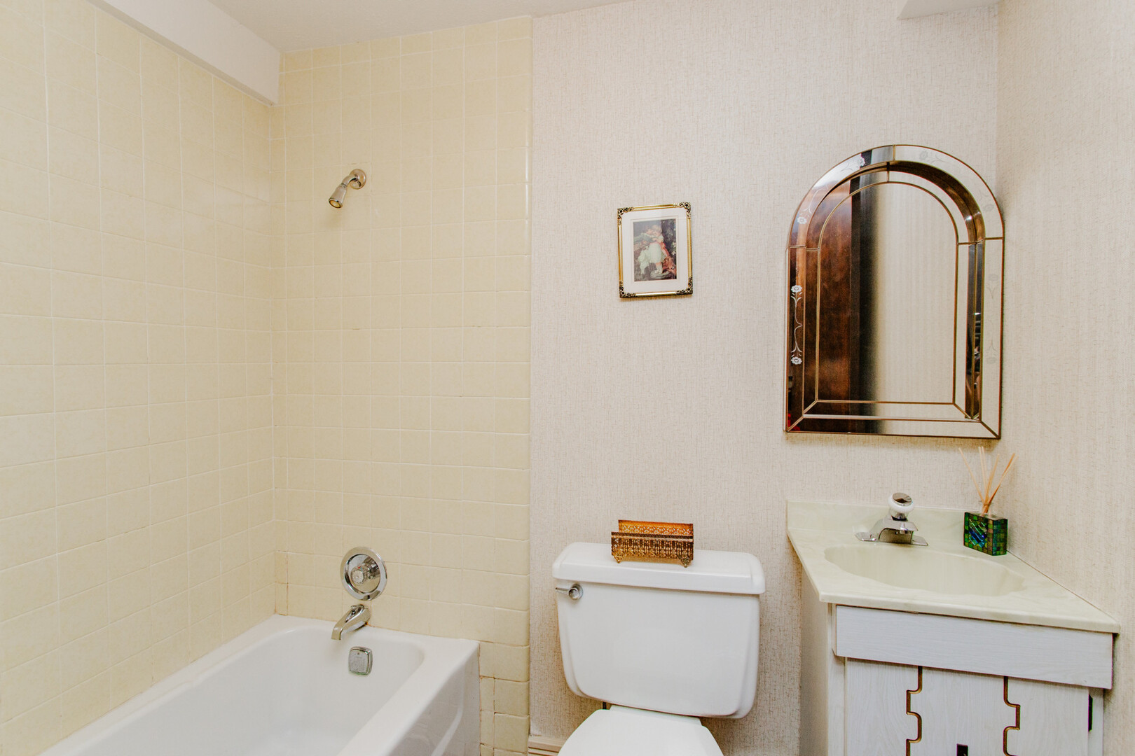 818 Brentwood Drive, Bensenville, IL 60106