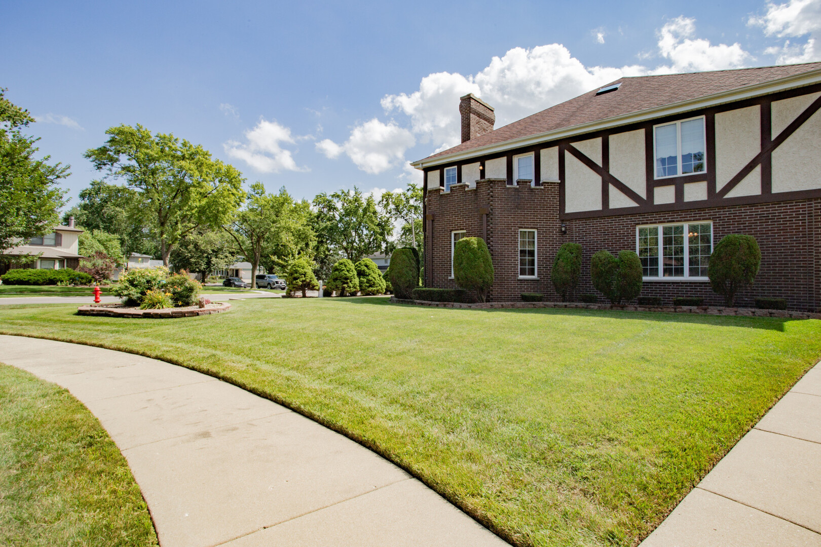 818 Brentwood Drive, Bensenville, IL 60106