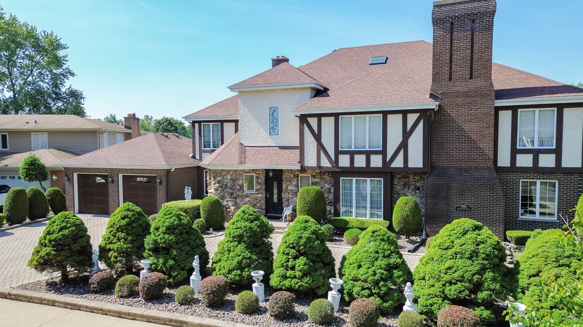 818 Brentwood Drive, Bensenville, IL 60106