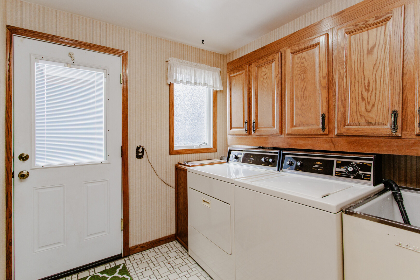 818 Brentwood Drive, Bensenville, IL 60106