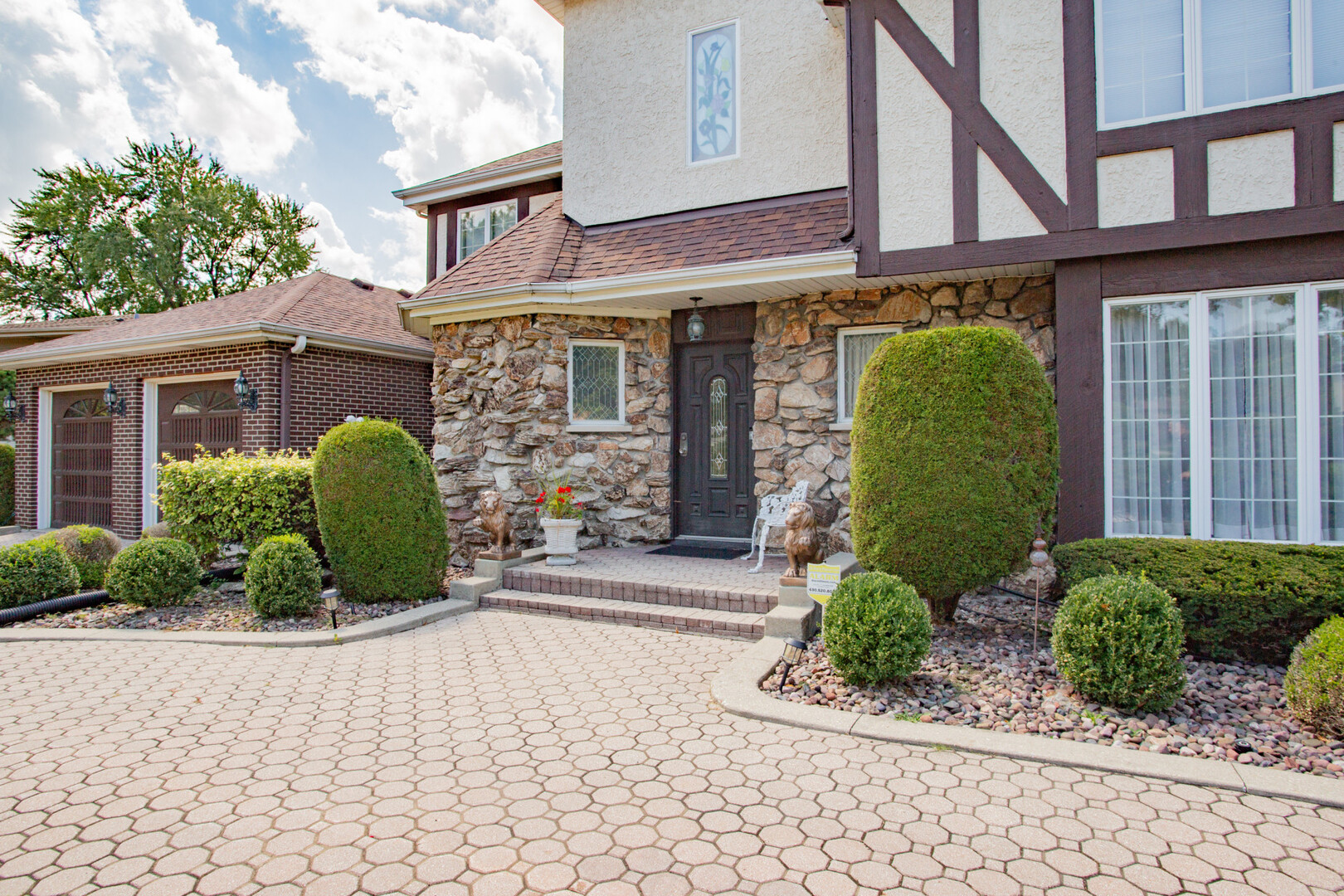 818 Brentwood Drive, Bensenville, IL 60106