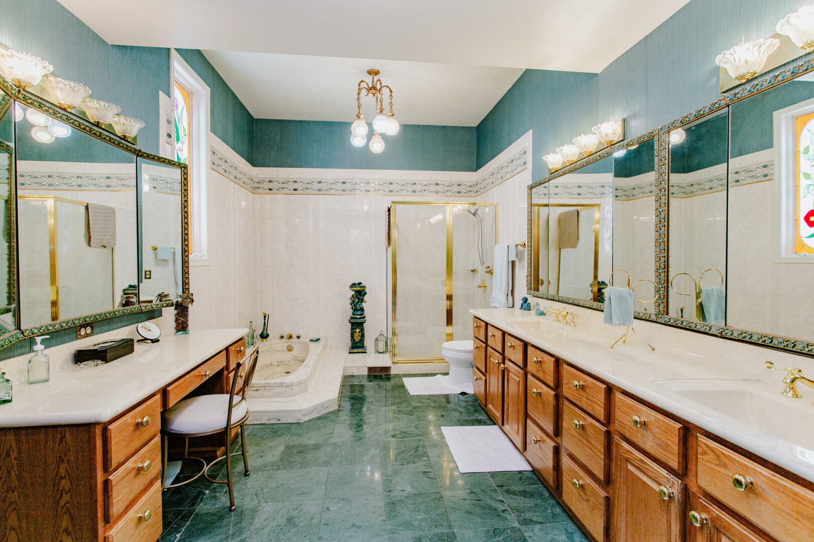 818 Brentwood Drive, Bensenville, IL 60106