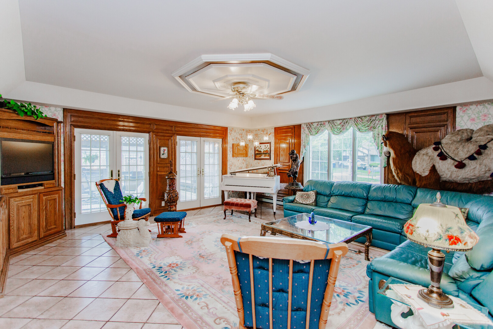 818 Brentwood Drive, Bensenville, IL 60106