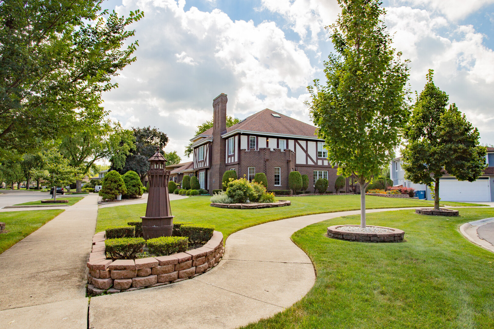 818 Brentwood Drive, Bensenville, IL 60106