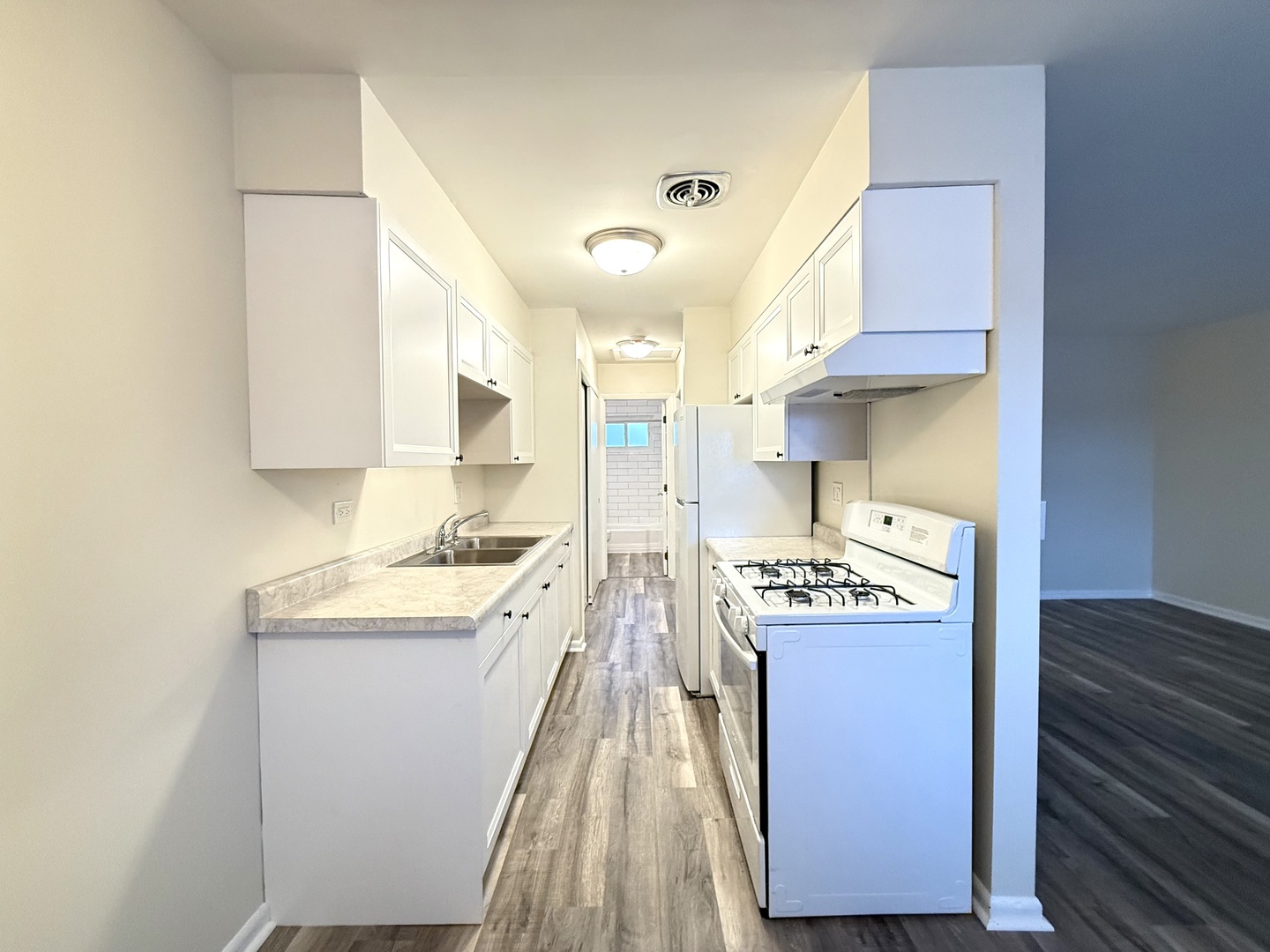 575 Berry Avenue #1E, Grayslake, IL 60030