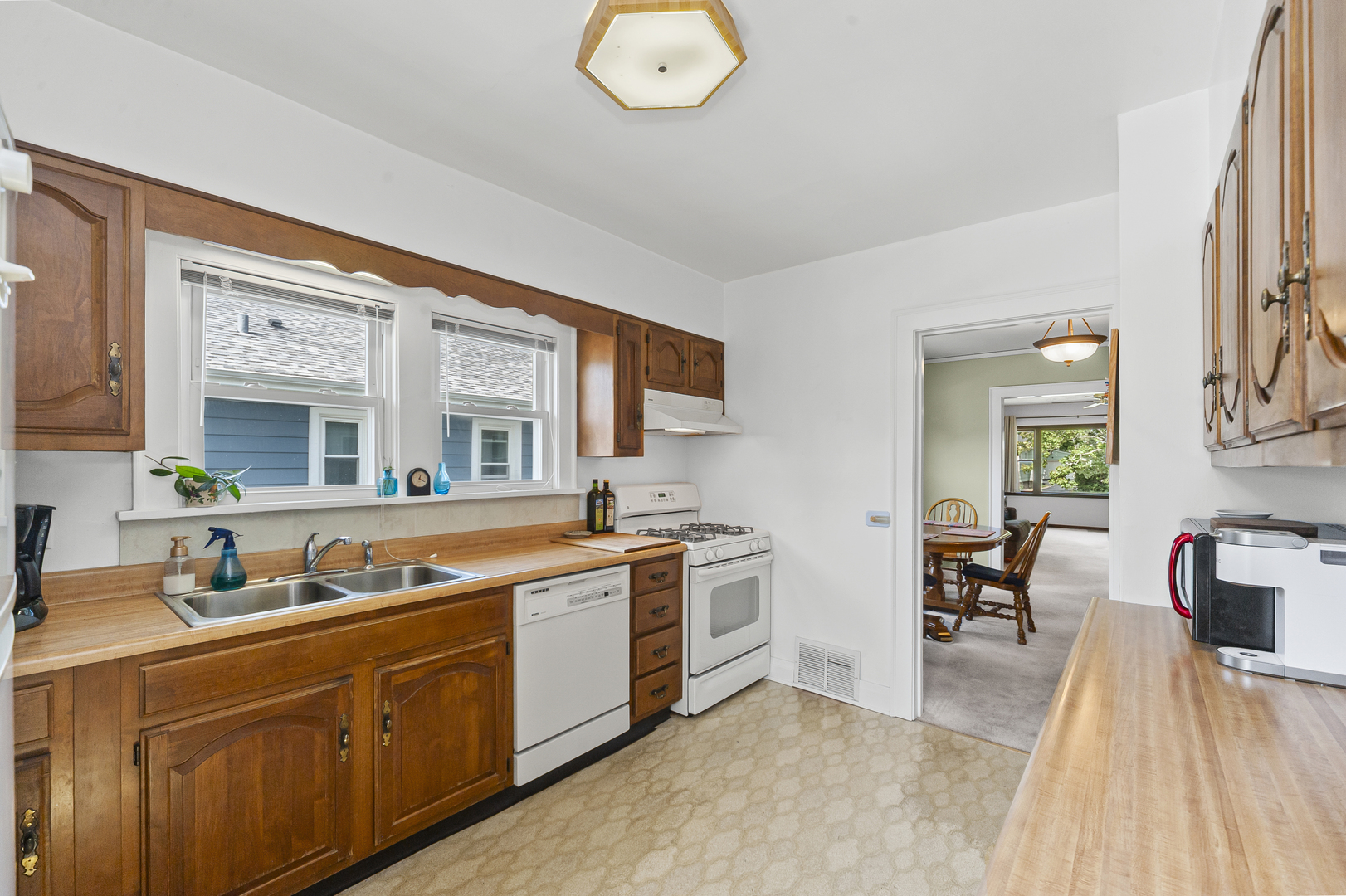 713 W Pacific Avenue, Waukegan, IL 60085