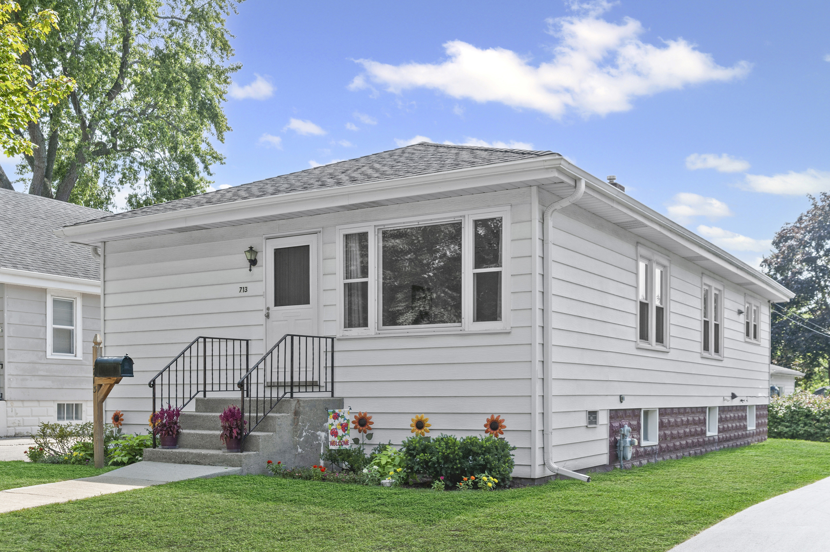 713 W Pacific Avenue, Waukegan, IL 60085
