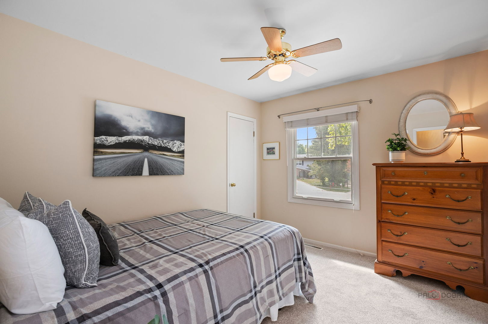 212 Londonderry Court, Mundelein, IL 60060