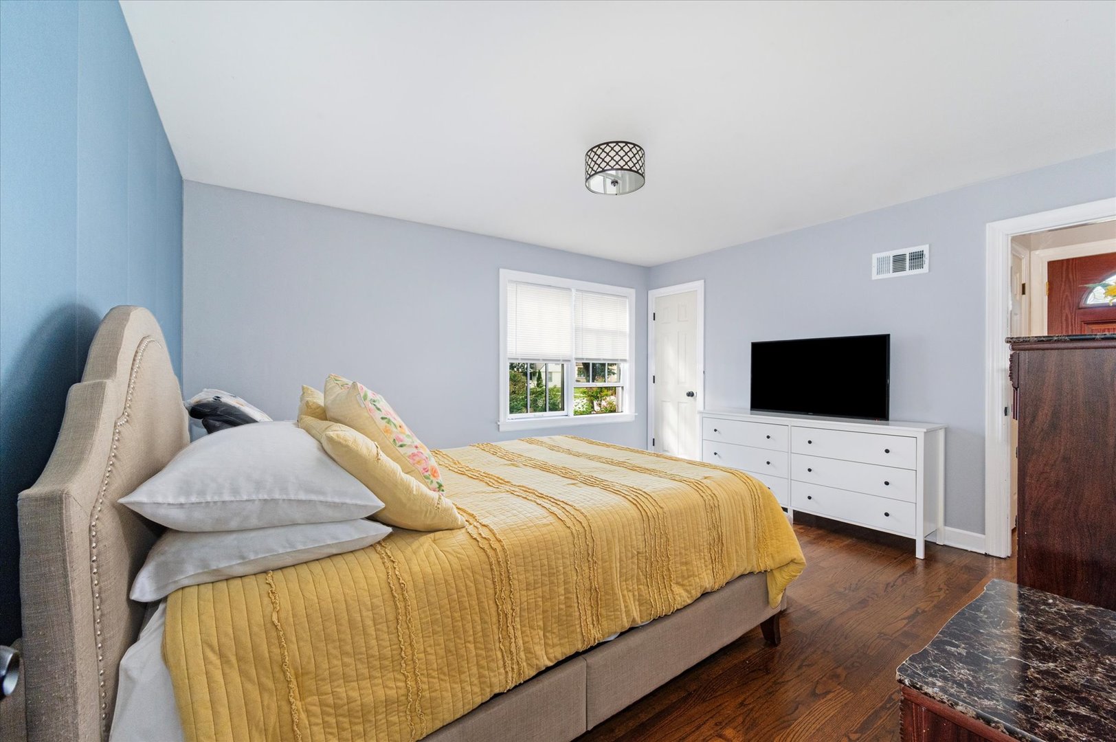 39 N 5th Avenue, Des Plaines, IL 60016