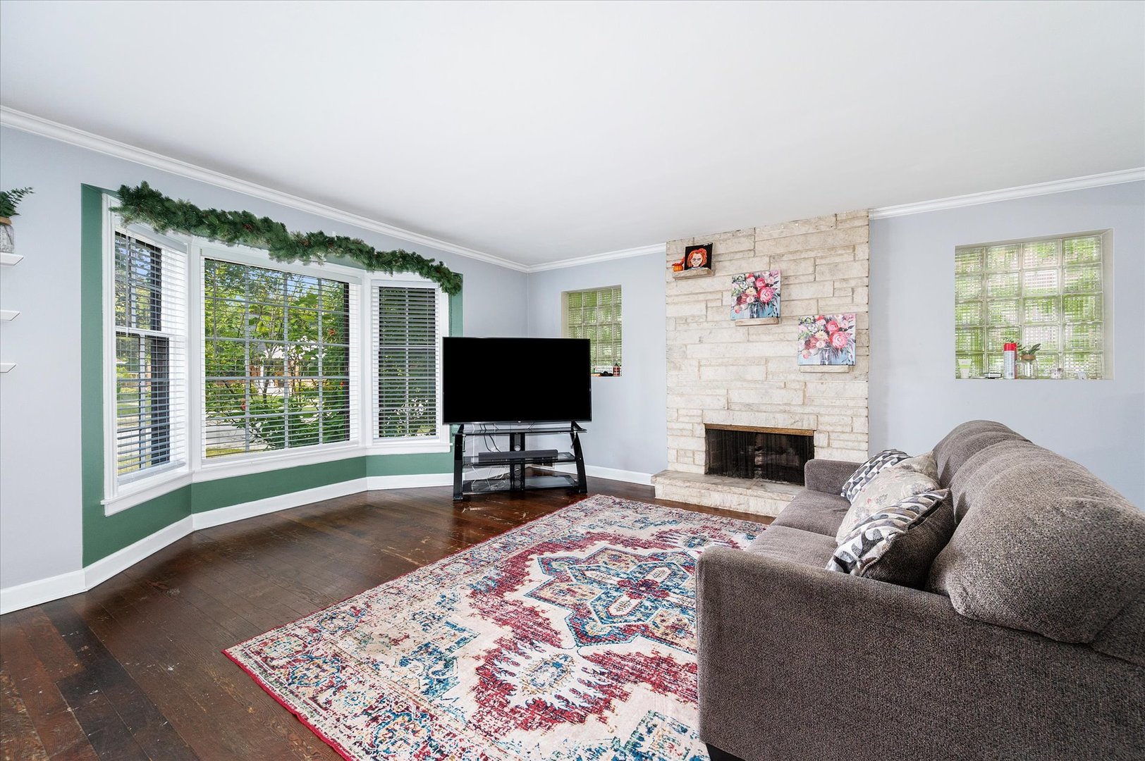 39 N 5th Avenue, Des Plaines, IL 60016