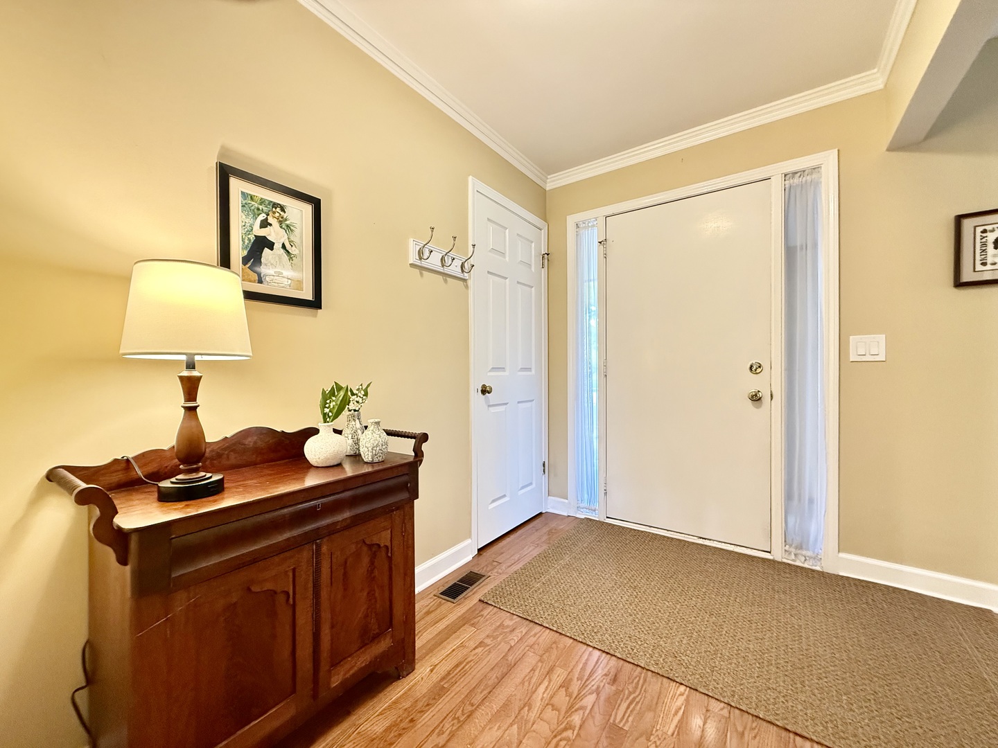 1118 Oakview Drive, Wheaton, IL 60187