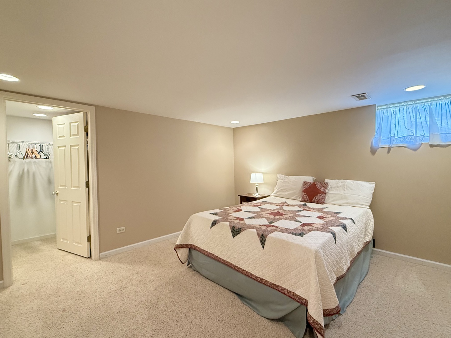 1118 Oakview Drive, Wheaton, IL 60187