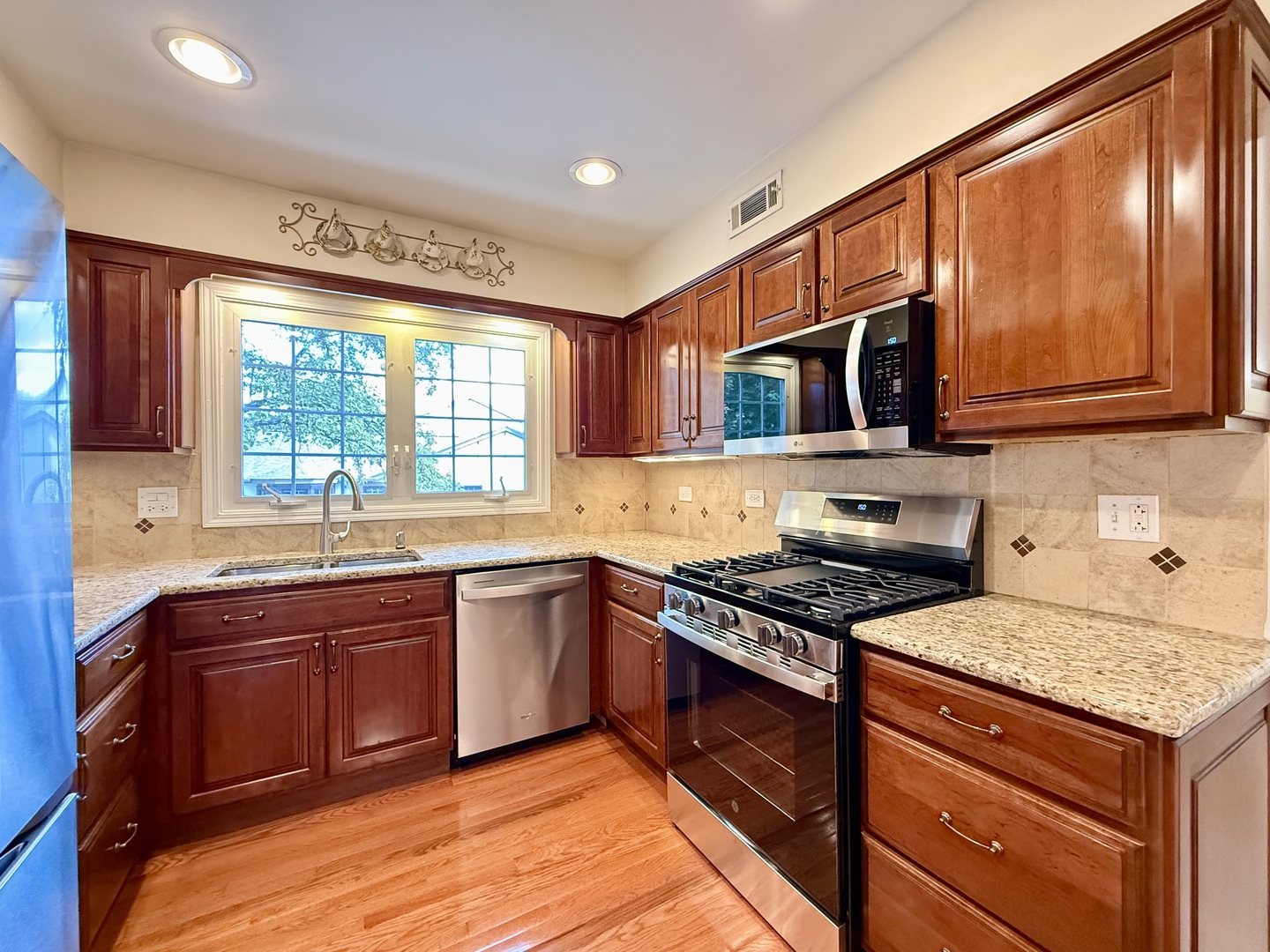 1118 Oakview Drive, Wheaton, IL 60187