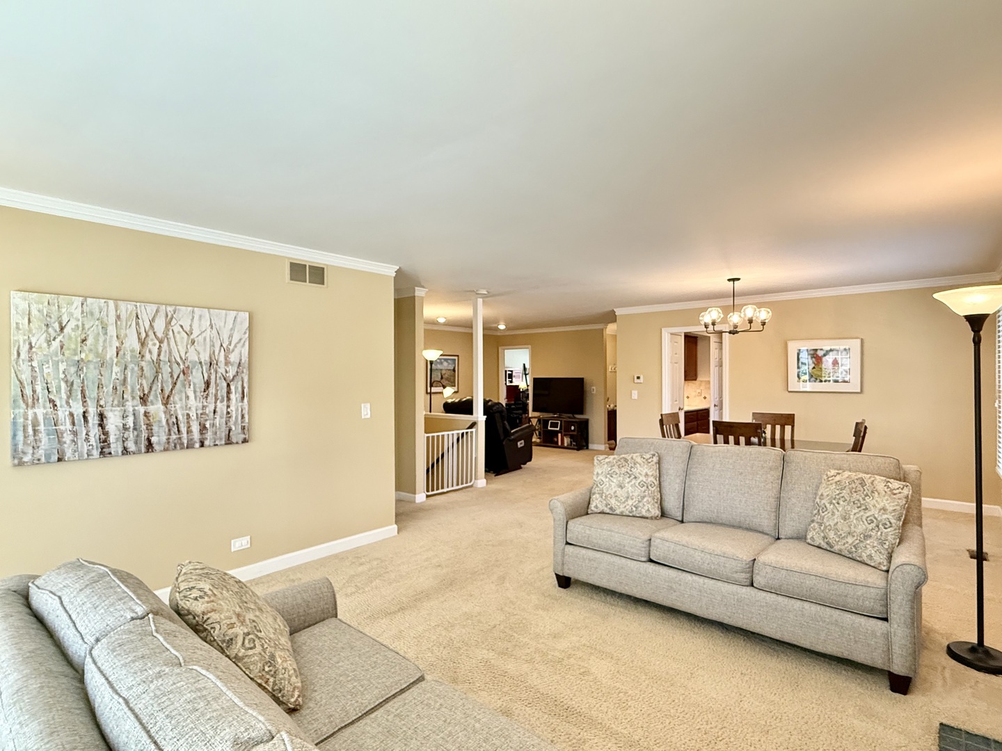 1118 Oakview Drive, Wheaton, IL 60187