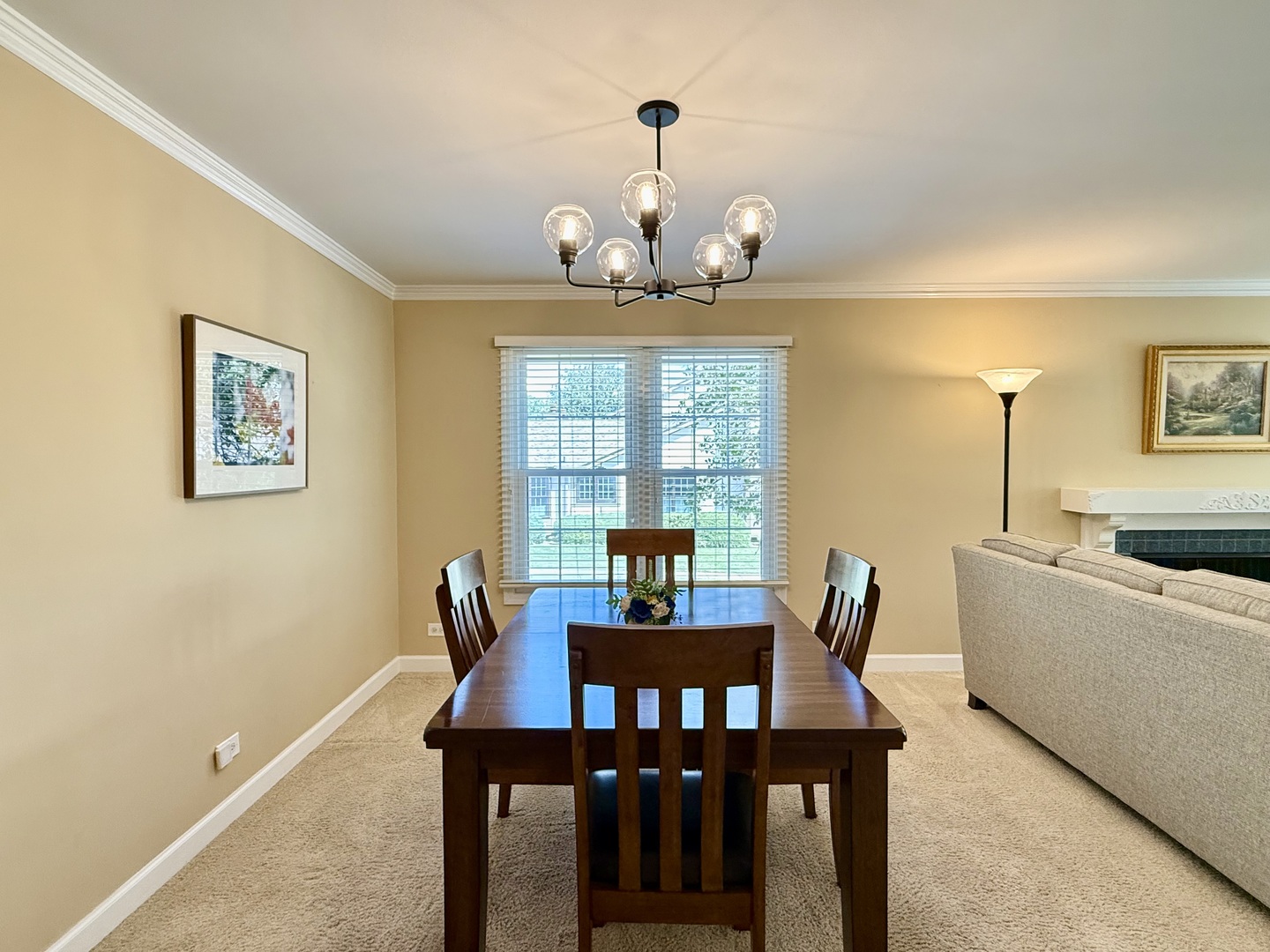 1118 Oakview Drive, Wheaton, IL 60187