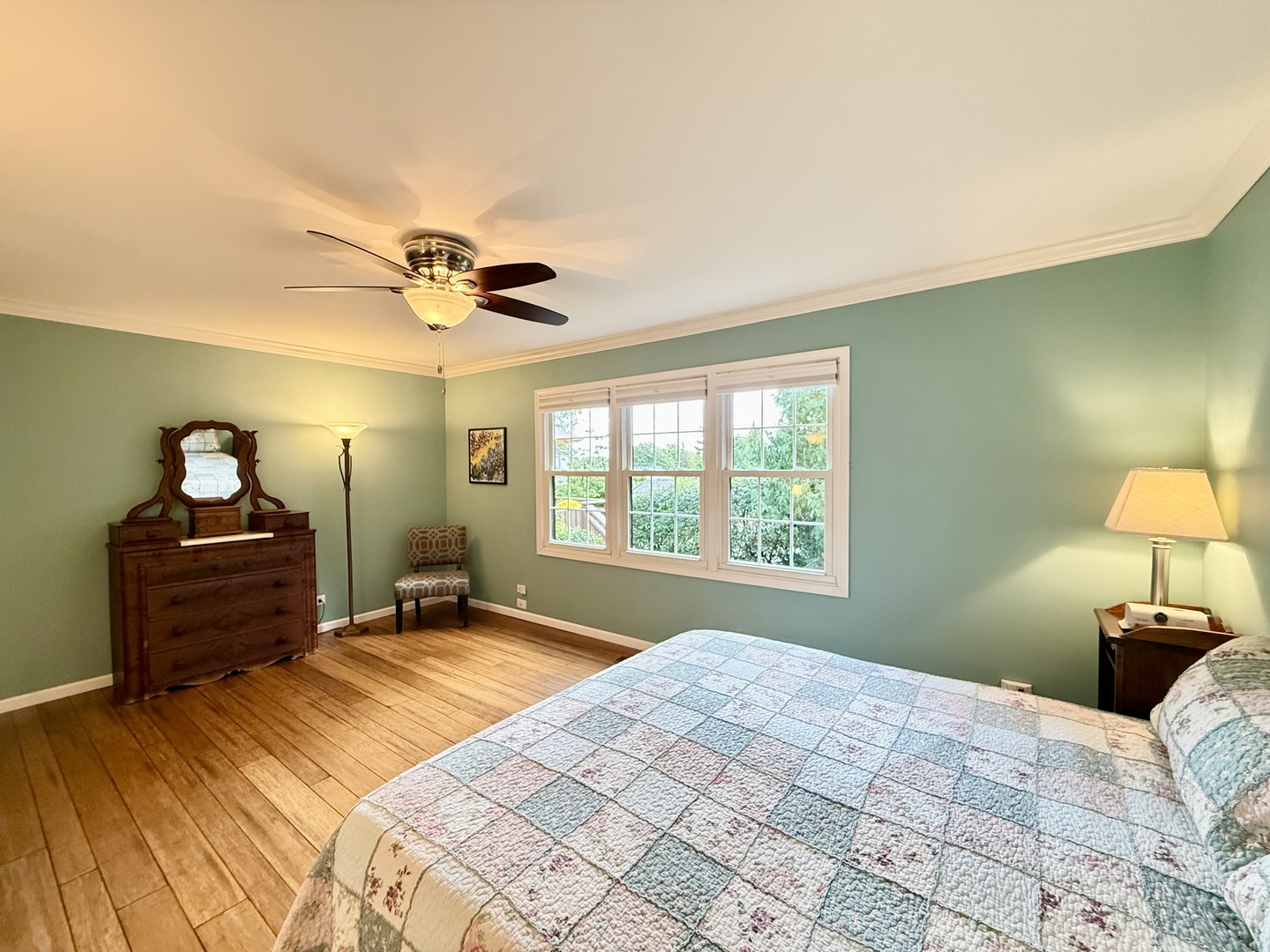 1118 Oakview Drive, Wheaton, IL 60187