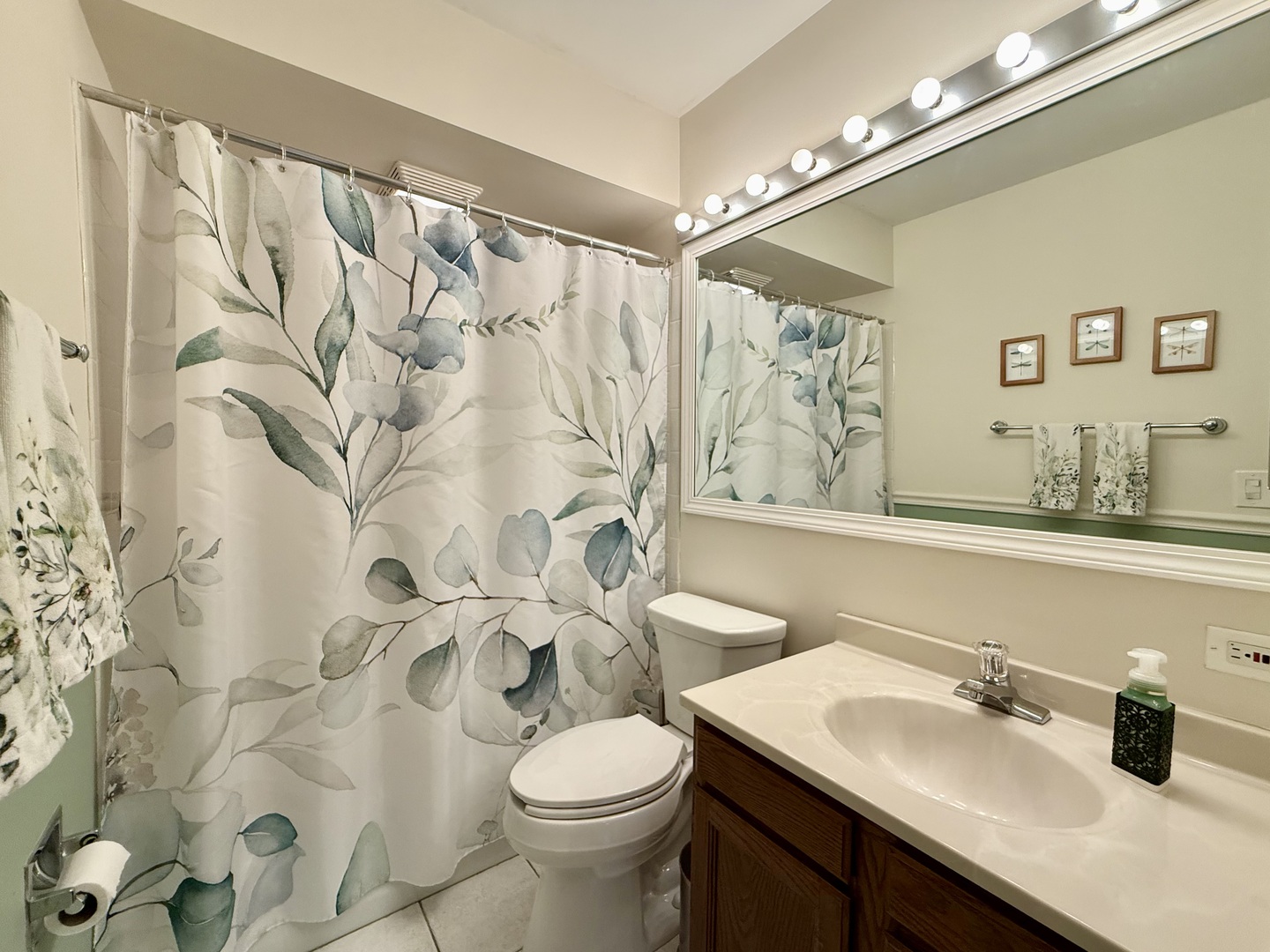 1118 Oakview Drive, Wheaton, IL 60187