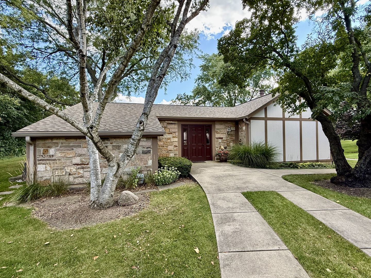 1118 Oakview Drive, Wheaton, IL 60187