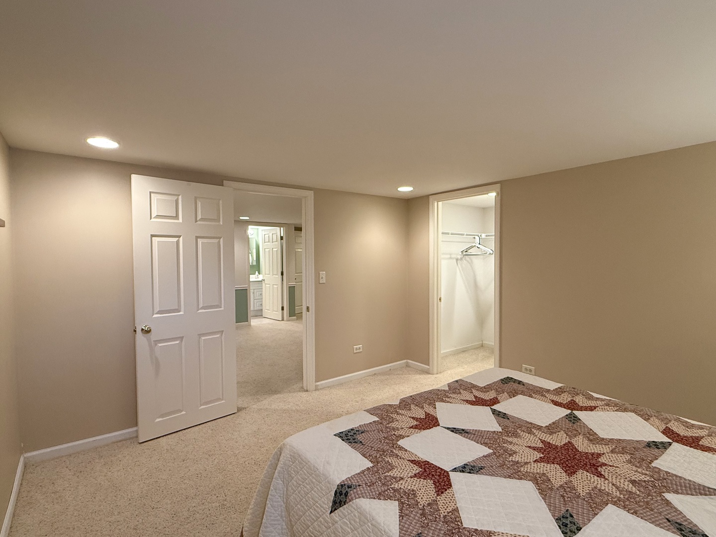 1118 Oakview Drive, Wheaton, IL 60187