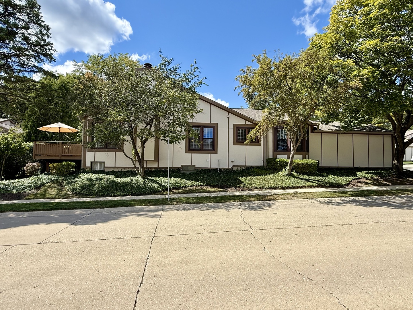 1118 Oakview Drive, Wheaton, IL 60187
