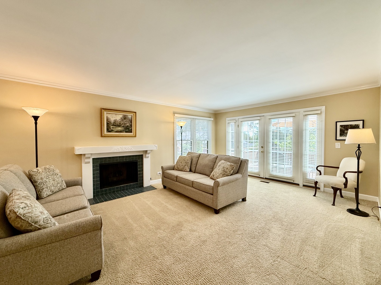 1118 Oakview Drive, Wheaton, IL 60187