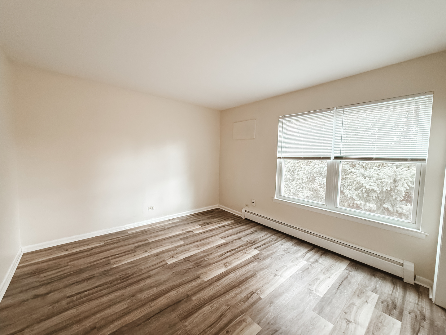 575 Berry Avenue #1F, Grayslake, IL 60030