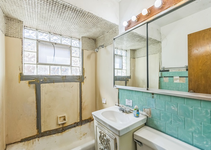 1102 31st Avenue, Bellwood, IL 60104