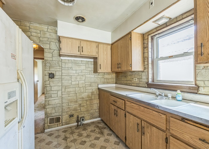 1102 31st Avenue, Bellwood, IL 60104