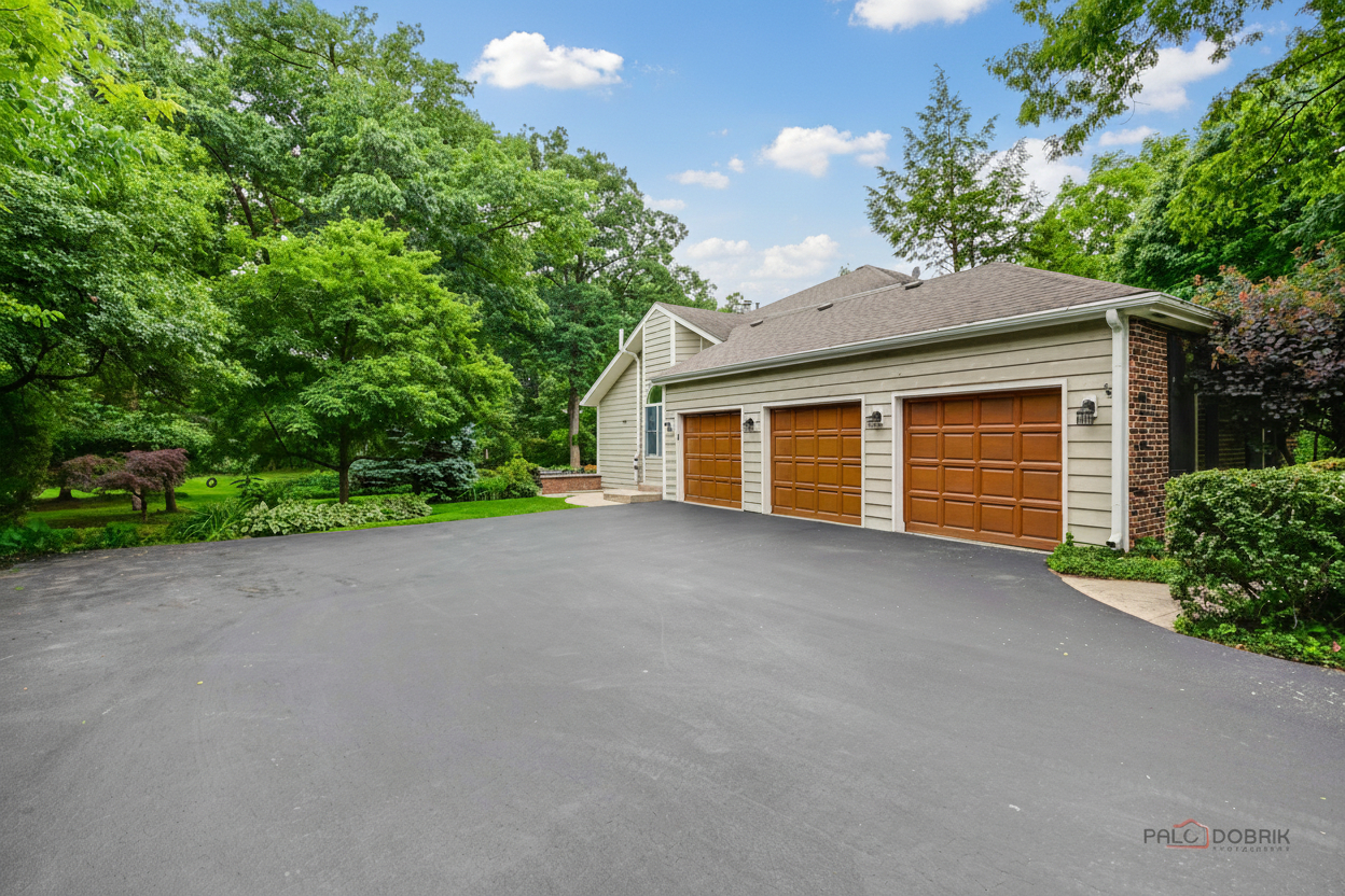 15393 W Oak Spring Road, Libertyville, IL 60048