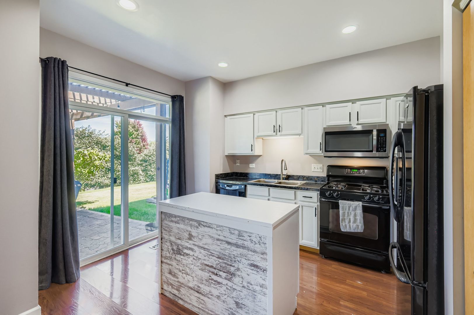 331 Gregory Lane #331, Plano, IL 60545