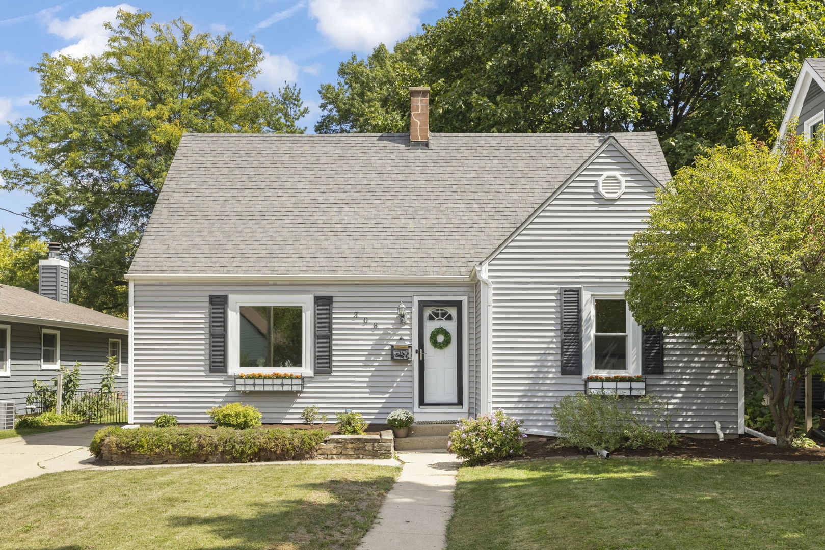 308 S 12th Avenue, St. Charles, IL 60174