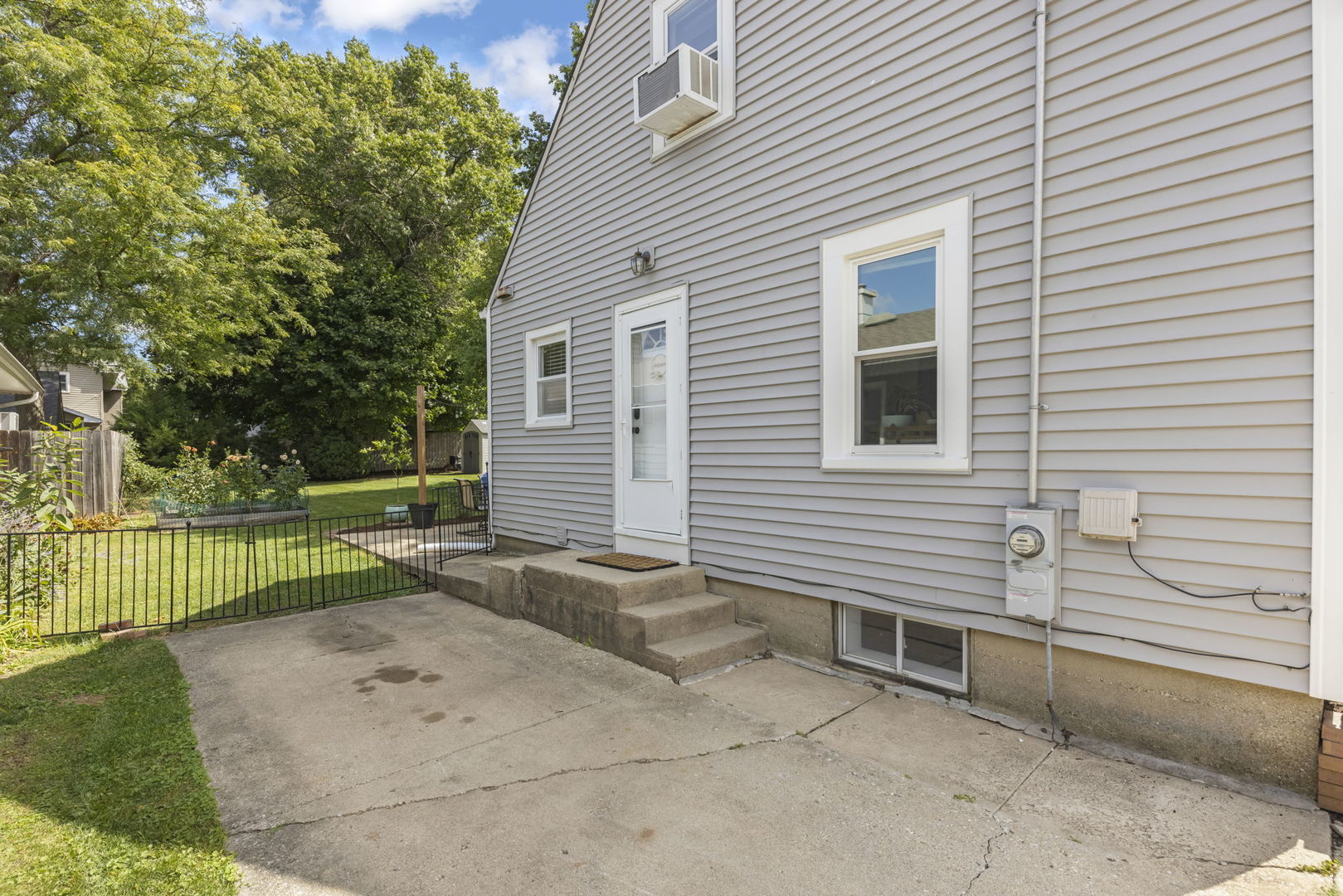 308 S 12th Avenue, St. Charles, IL 60174