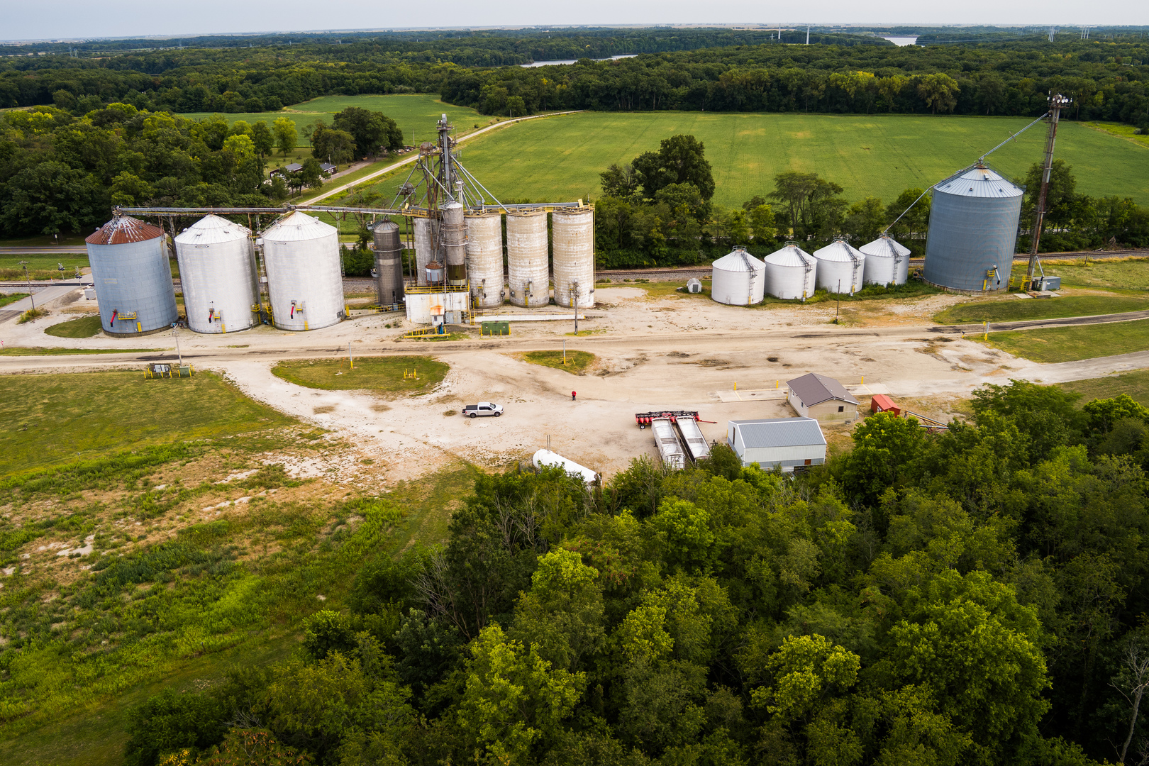 8400 Birkbeck Road, Clinton, IL 61727