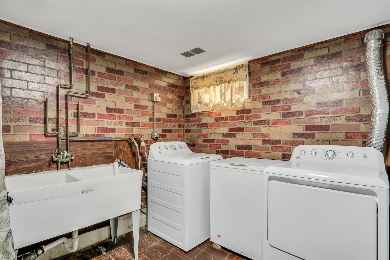 4858 W Strong Street, Chicago, IL 60630
