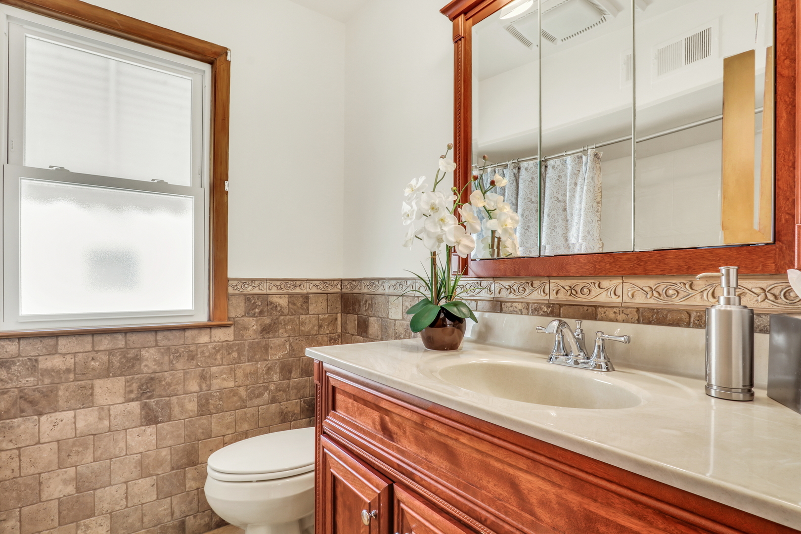 4858 W Strong Street, Chicago, IL 60630
