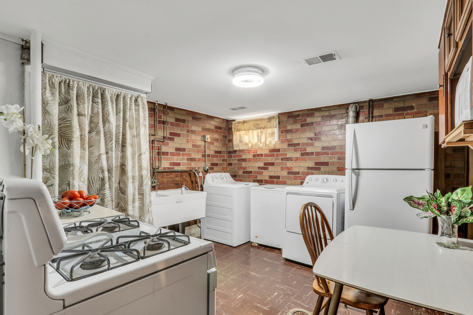 4858 W Strong Street, Chicago, IL 60630