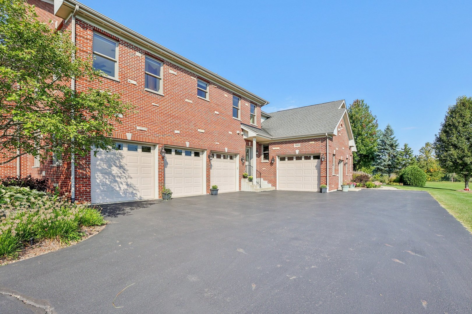 9804 Palmer Drive, Lakewood, IL 60014