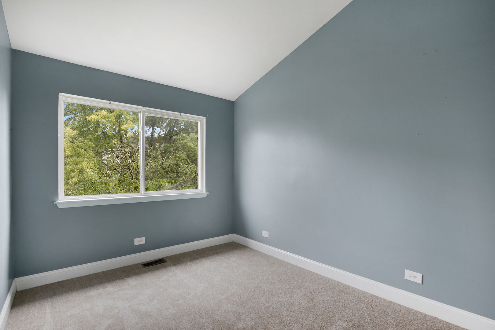 51 W Rustic Lane, Round Lake Beach, IL 60073