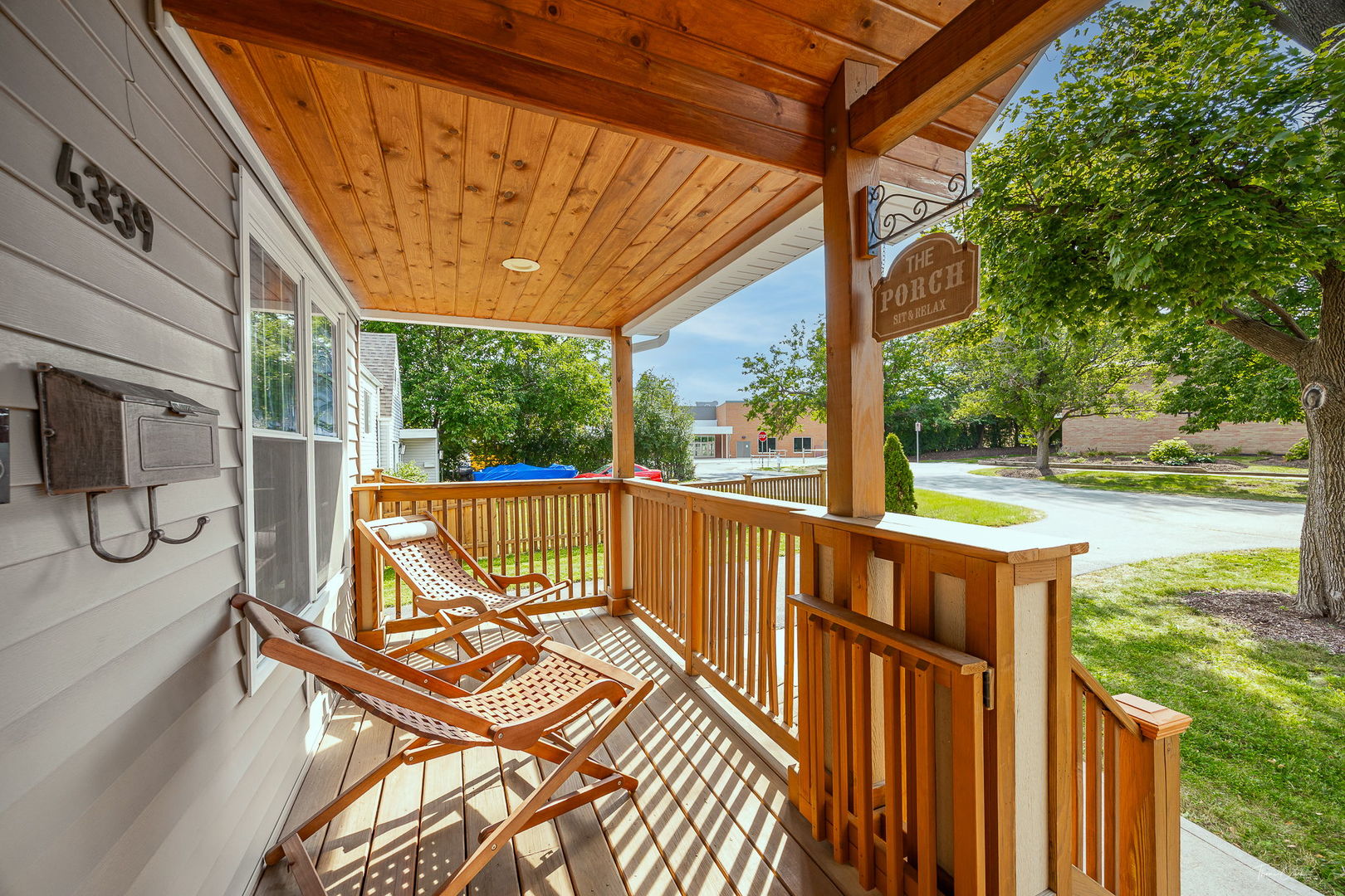 4339 Linscott Avenue, Downers Grove, IL 60515