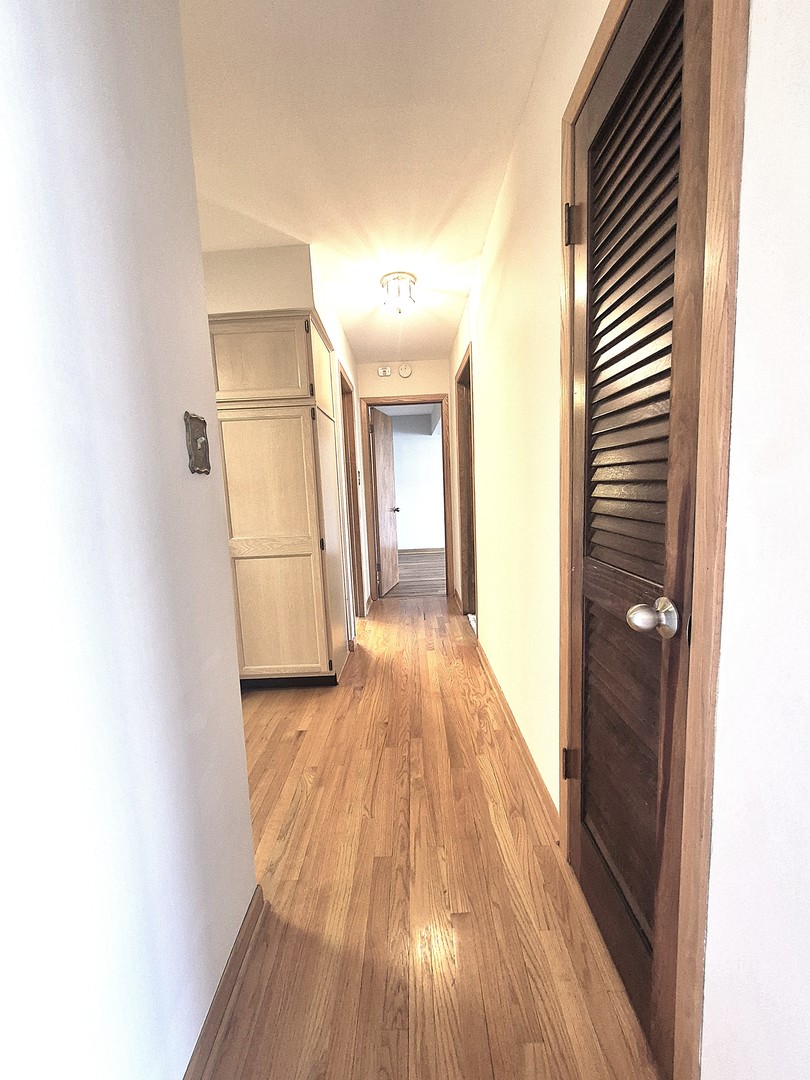5715 Park Place #J2, Crestwood, IL 60418
