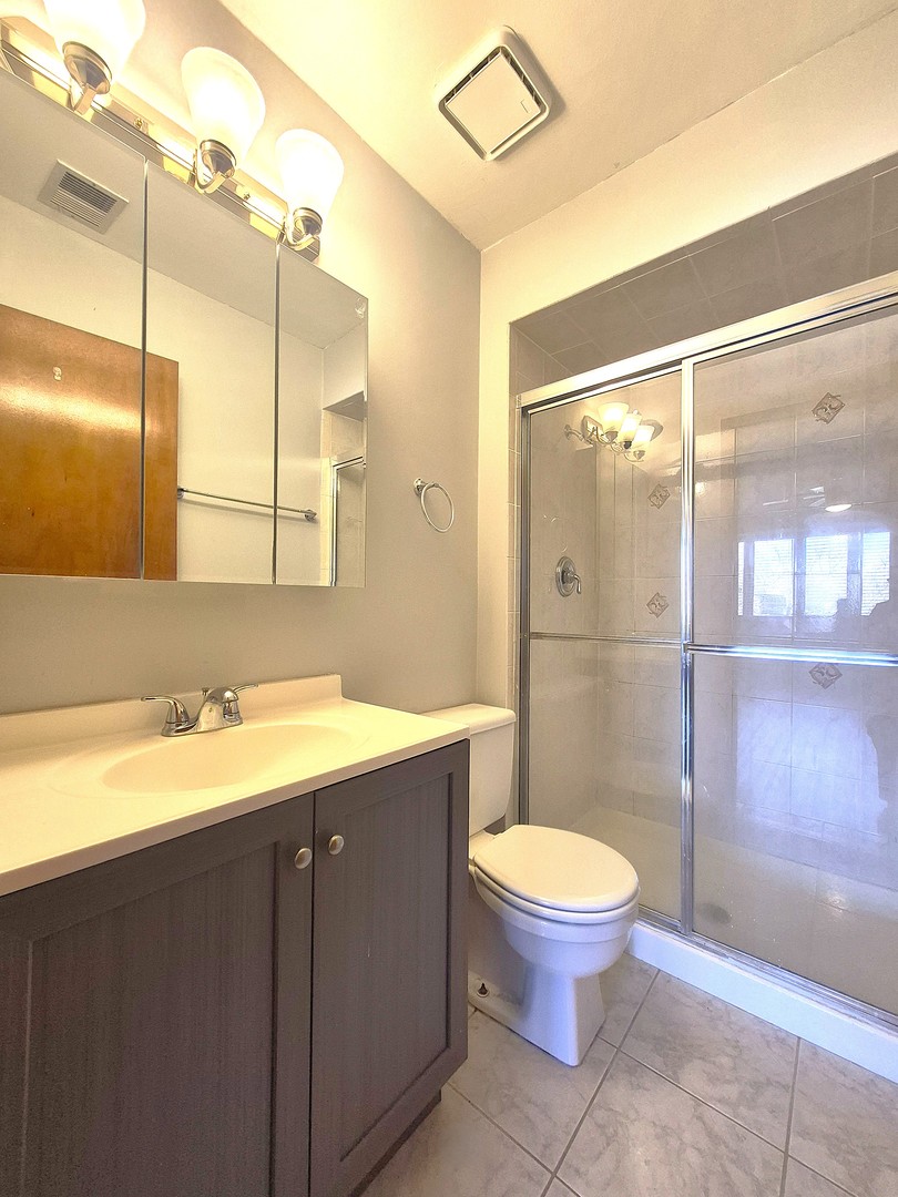 5715 Park Place #J2, Crestwood, IL 60418