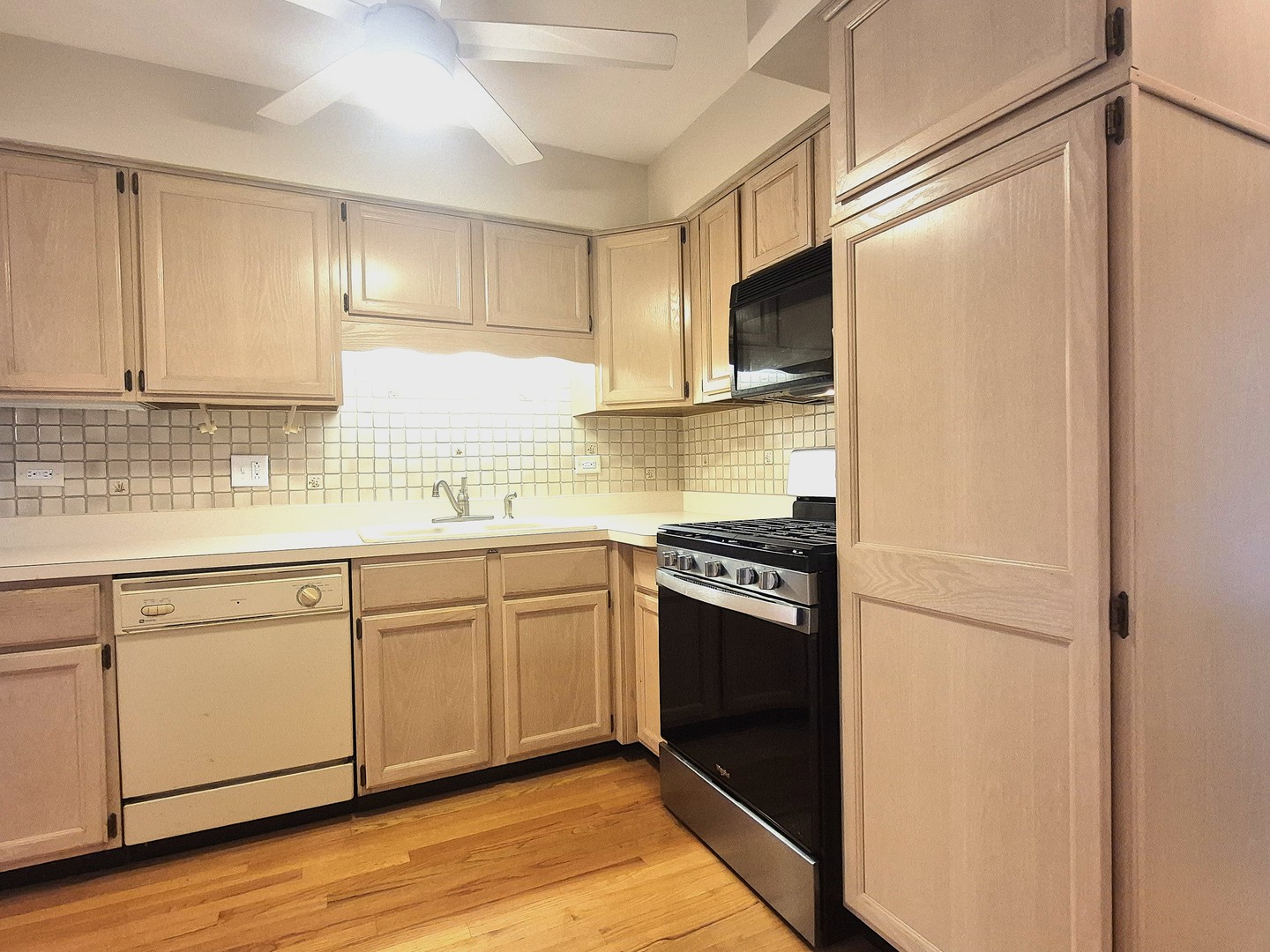 5715 Park Place #J2, Crestwood, IL 60418
