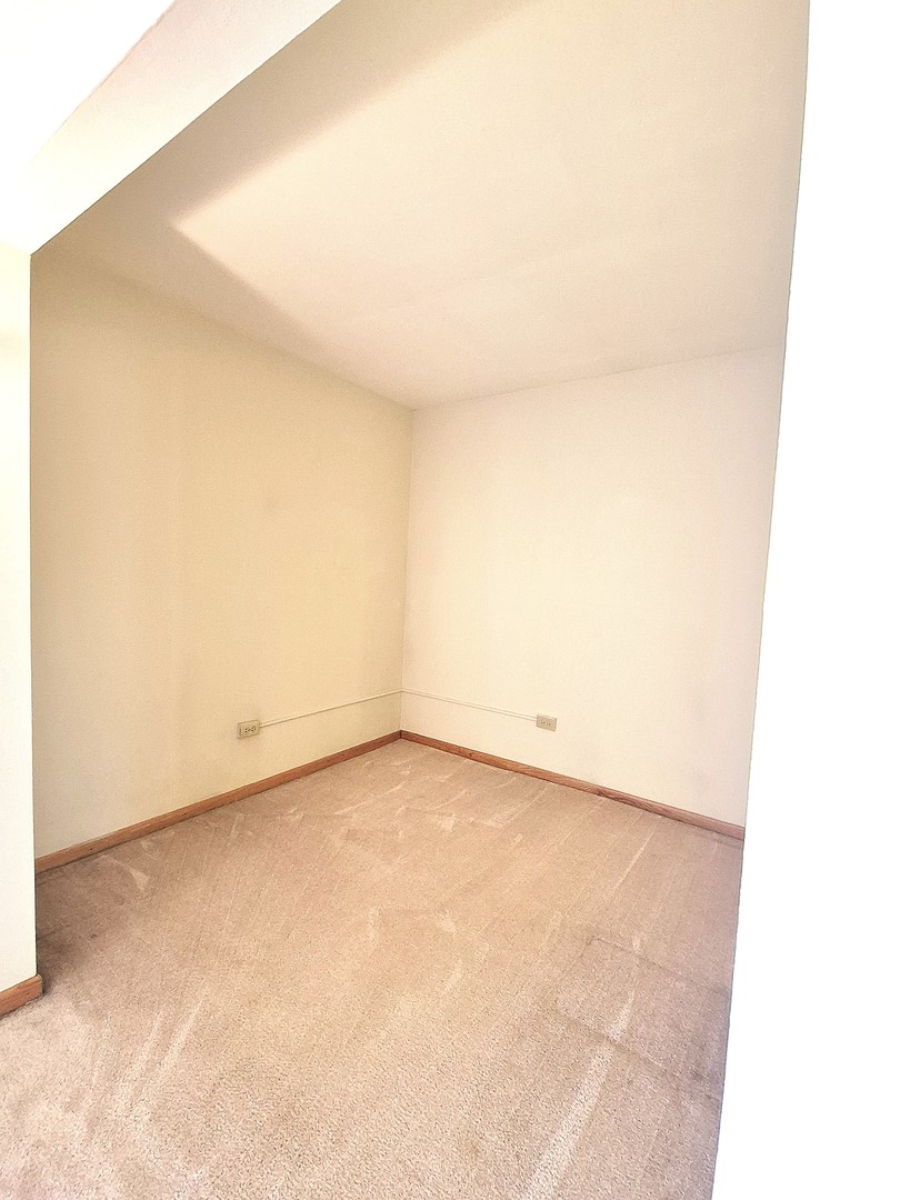 5715 Park Place #J2, Crestwood, IL 60418