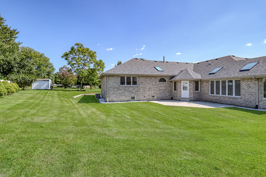 13132 W Beaver Lake Drive, Homer Glen, IL 60491