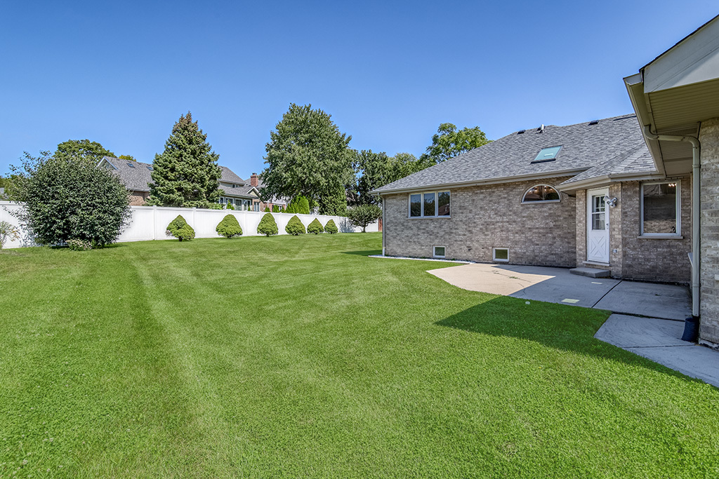 13132 W Beaver Lake Drive, Homer Glen, IL 60491
