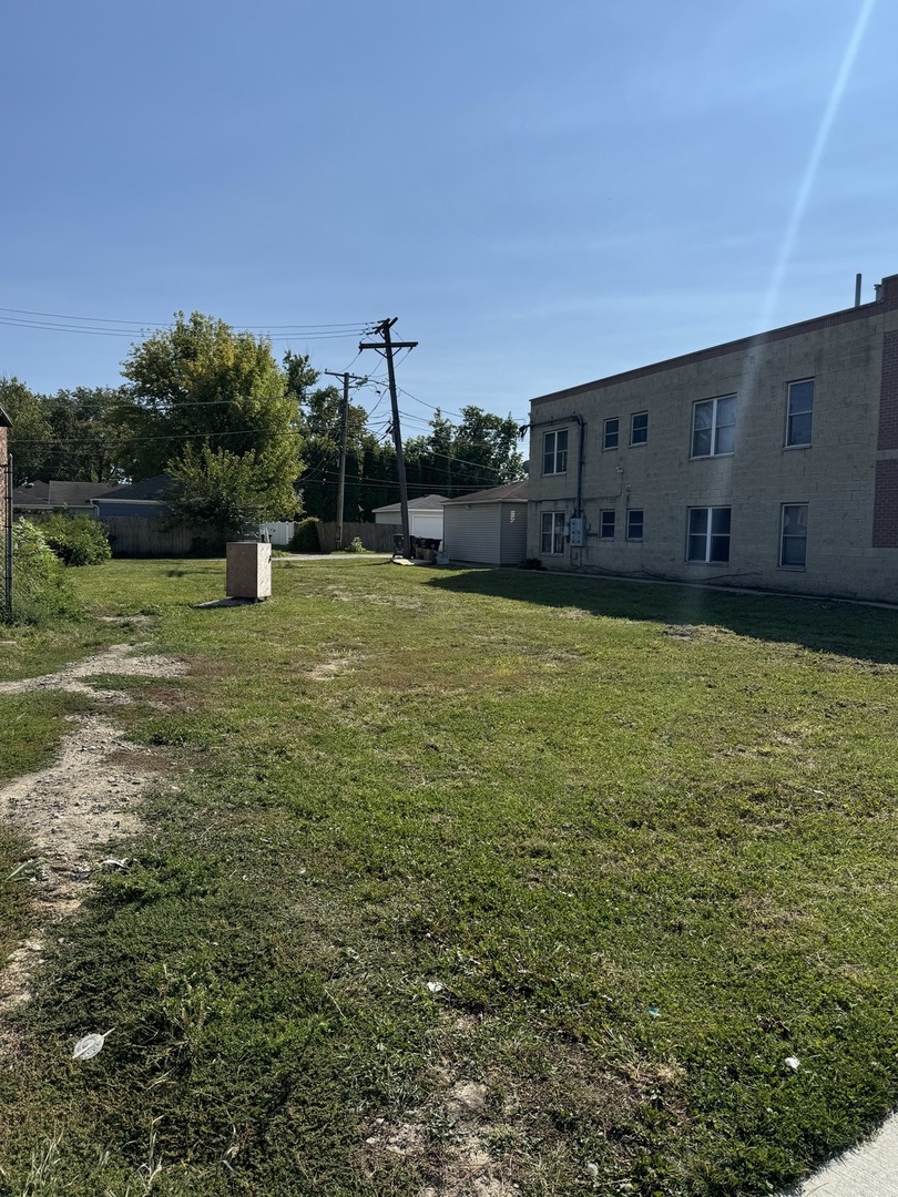 8911 Burlington Avenue, Brookfield, IL 60513