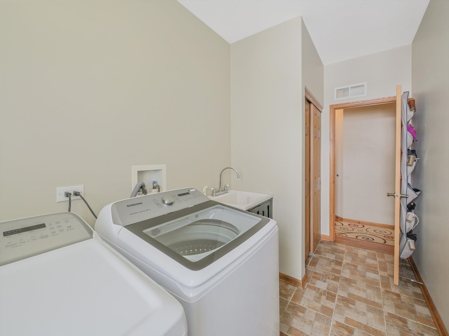 402 S Palmer Drive, Bolingbrook, IL 60490