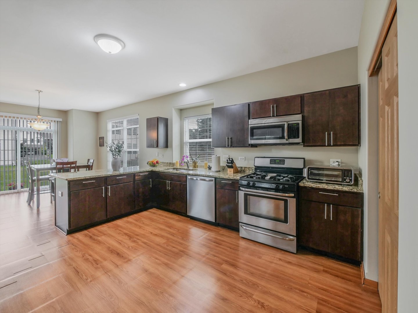402 S Palmer Drive, Bolingbrook, IL 60490